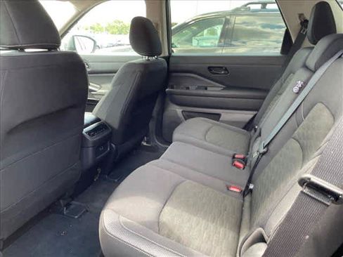 Used 2024 Nissan Pathfinder SV FWD image 4