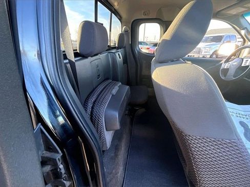 Used 2015 Nissan Frontier SV image 15