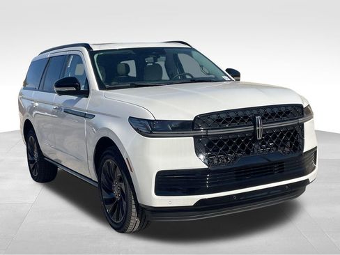 New 2026 Lincoln Navigator Reserve w/ Jet Appearance Package AWD/4WD image 7
