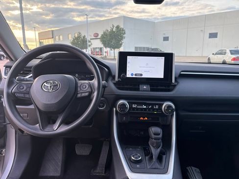 Used 2025 Toyota RAV4 XLE AWD/4WD image 23