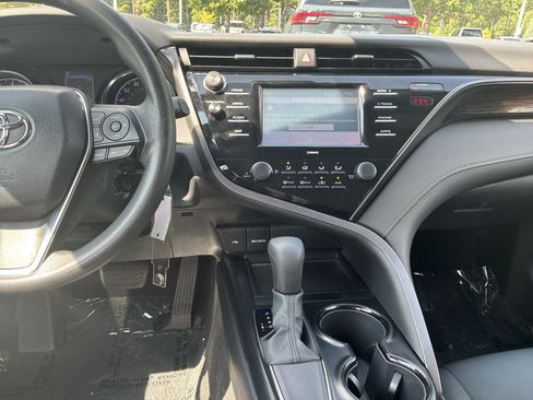 Used 2020 Toyota Camry LE FWD image 29