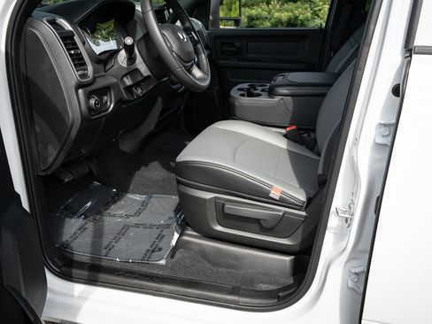 New 2026 RAM 3500 Tradesman AWD/4WD image 17