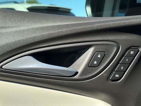 Used 2021 Buick Encore GX Essence w/ Advanced Technology Package FWD image 18