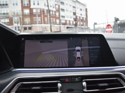 Used 2021 BMW X6 sDrive40i w/ M Sport Package image 17