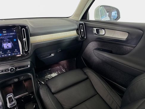 Used 2023 Volvo XC40 B5 Plus w/ Climate Package image 26