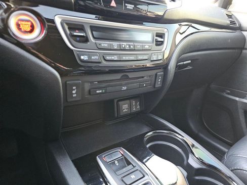 Used 2017 Honda Pilot Touring image 28