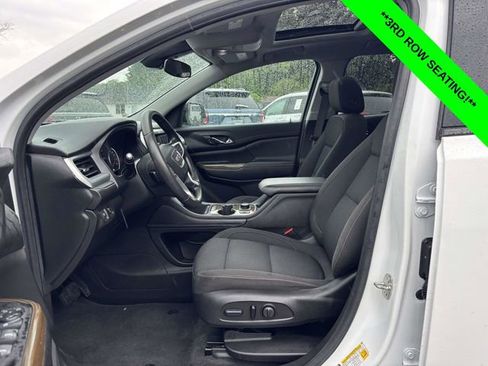 Used 2023 GMC Acadia SLE w/ Infotainment Package AWD/4WD image 3