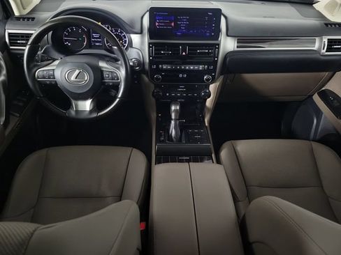 Used 2023 Lexus GX 460 Premium w/ Accessory Package AWD/4WD image 9