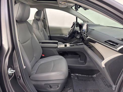 Used 2024 Toyota Sienna Limited image 16
