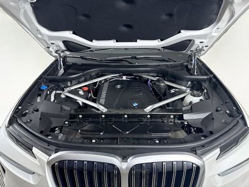 Used 2024 BMW X7 xDrive40i w/ Parking Assistance Package image 32