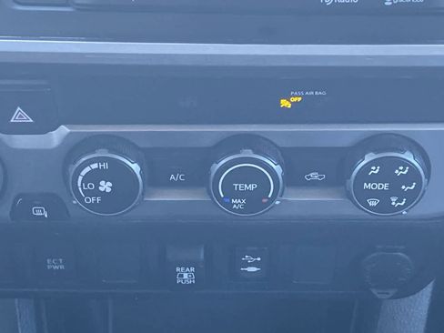 Certified 2019 Toyota Tacoma SR5 AWD/4WD image 18