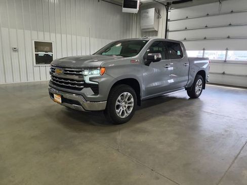 Used 2025 Chevrolet Silverado 1500 LTZ AWD/4WD image 4