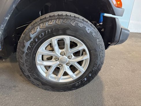 Used 2023 Jeep Wrangler Sport S image 6