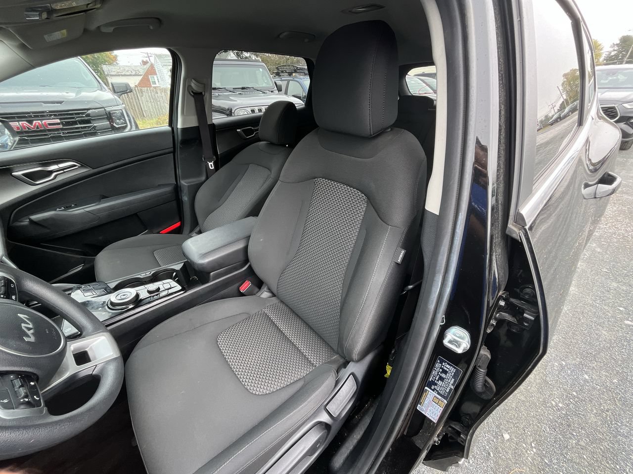 Used 2023 Kia Sportage LX AWD/4WD image 5
