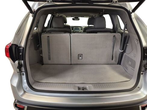 Used 2018 Toyota Highlander Limited FWD image 19