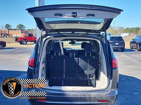 Used 2023 Chrysler Voyager LX image 25