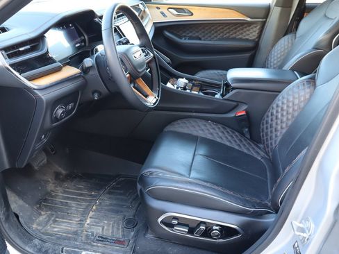 Used 2025 Jeep Grand Cherokee Summit AWD/4WD image 15
