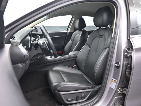 Used 2025 Genesis G70 2.5T AWD/4WD image 21