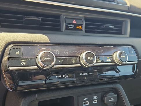 Used 2024 Honda Pilot Touring image 17