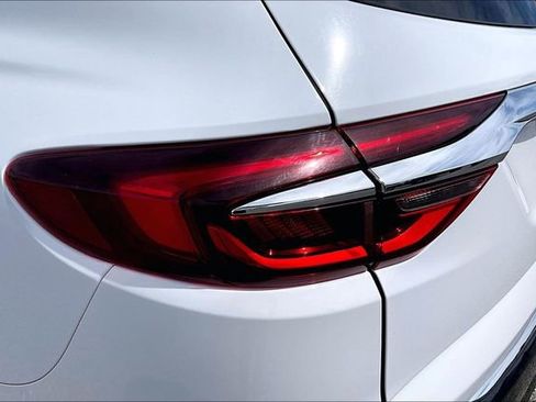 Used 2019 Buick Enclave Essence image 30