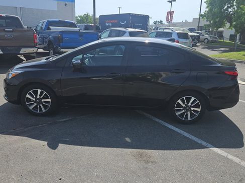 Used 2021 Nissan Versa SV image 5