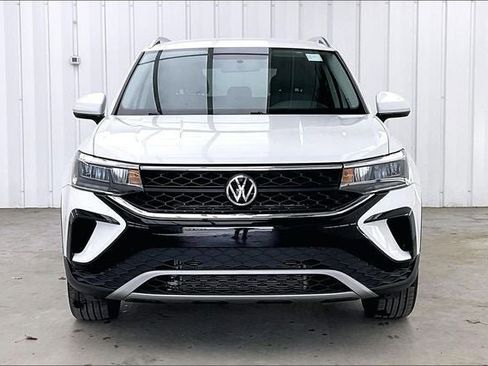 Used 2022 Volkswagen Taos SE image 3