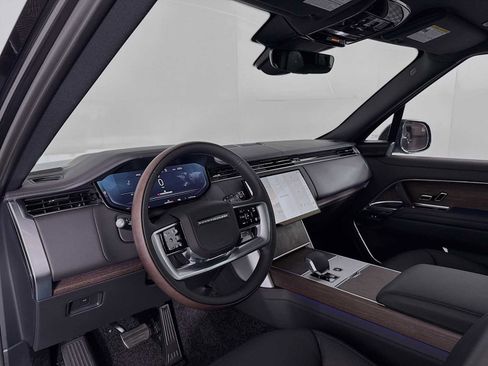 New 2025 Land Rover Range Rover SE image 9