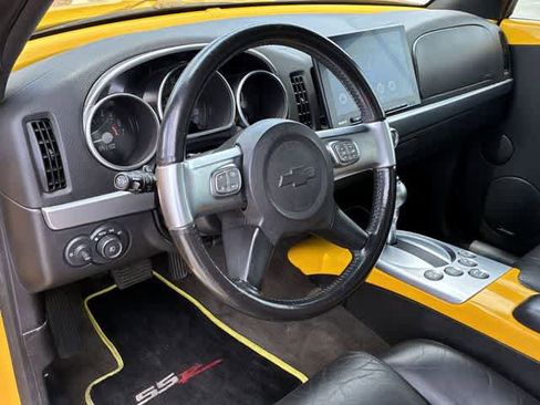 Used 2003 Chevrolet SSR w/ Preferred Equipment Group RWD image 2