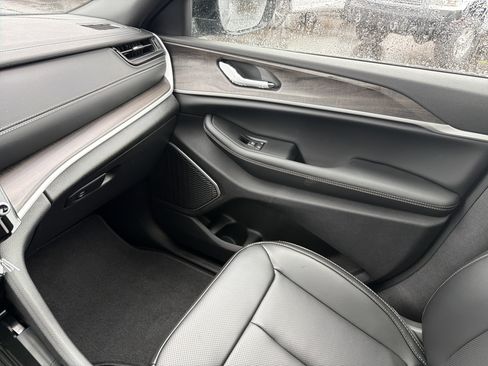 New 2026 Jeep Grand Cherokee L Limited w/ Luxury Tech Group II AWD/4WD image 24