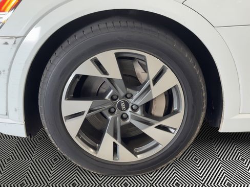 Used 2022 Audi e-tron Premium Plus w/ Premium Plus Package image 12
