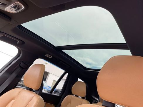 Used 2016 Volvo XC90 T6 Momentum w/ Vision Package image 16