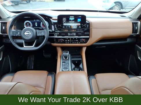 Used 2024 Nissan Pathfinder Platinum AWD/4WD image 11