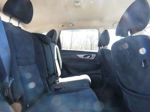 Used 2016 Nissan Rogue SV w/ SV Premium Package AWD/4WD image 16