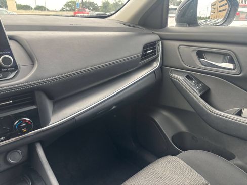 Used 2025 Nissan Rogue SV FWD image 37