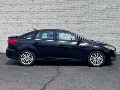 Used 2017 Ford Focus Titanium image 3