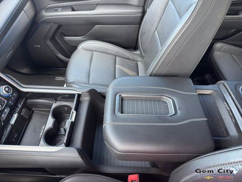 Used 2023 GMC Yukon XL Denali AWD/4WD image 30
