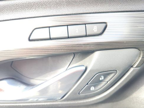 Used 2024 GMC Terrain SLT image 32