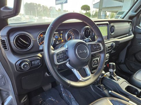 Used 2022 Jeep Wrangler Unlimited Sahara image 23