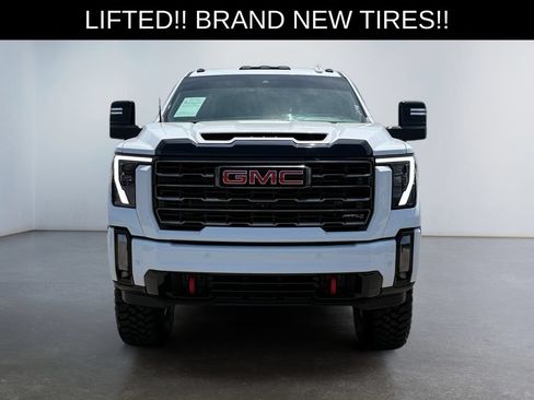 Used 2024 GMC Sierra 2500 AT4 w/ Technology Package AWD/4WD image 8