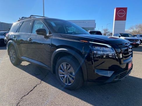 New 2025 Nissan Pathfinder SV image 7