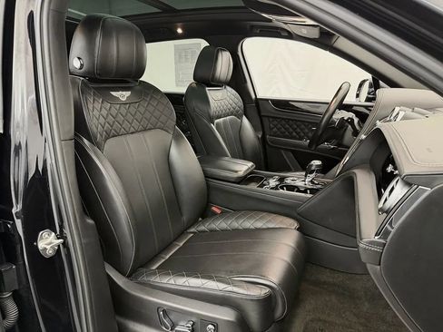 Used 2017 Bentley Bentayga AWD/4WD image 35