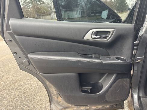 Used 2019 Nissan Pathfinder SL image 22