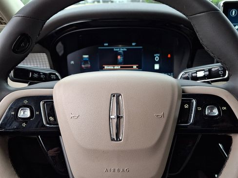 Used 2023 Lincoln Corsair AWD image 19