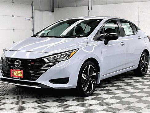 New 2025 Nissan Versa SR w/ Trunk Package FWD image 5