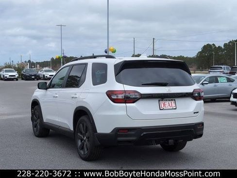 New 2026 Honda Pilot Sport image 3