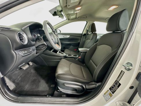 Used 2024 Kia Forte LXS w/ LXS Technology Package FWD image 13