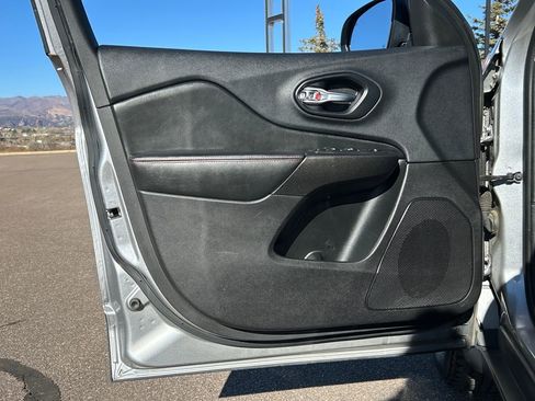 Used 2019 Jeep Cherokee Trailhawk w/ Comfort/Convenience Group image 26