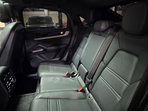 Used 2024 Porsche Cayenne Coupe AWD/4WD image 14
