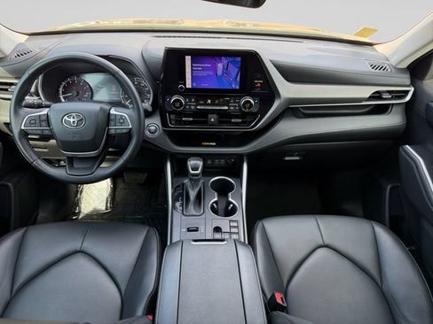 Used 2023 Toyota Highlander XLE FWD image 14