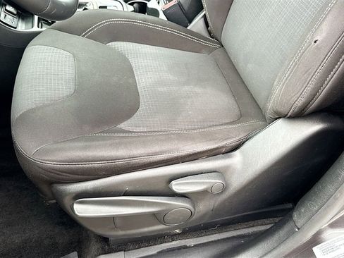 Used 2015 Jeep Cherokee Latitude FWD image 24